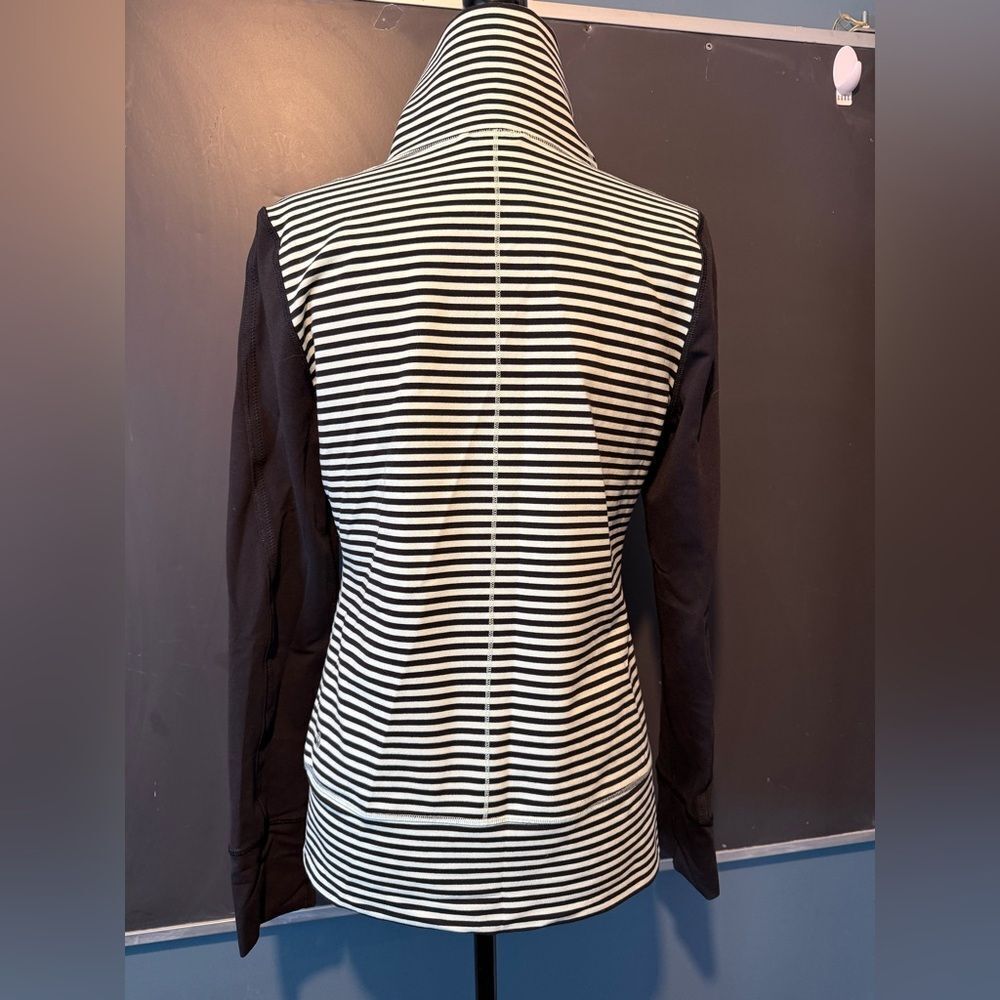🩶Lululemon InStride Jacket – Size 8 🩶 - Picture 4 of 8